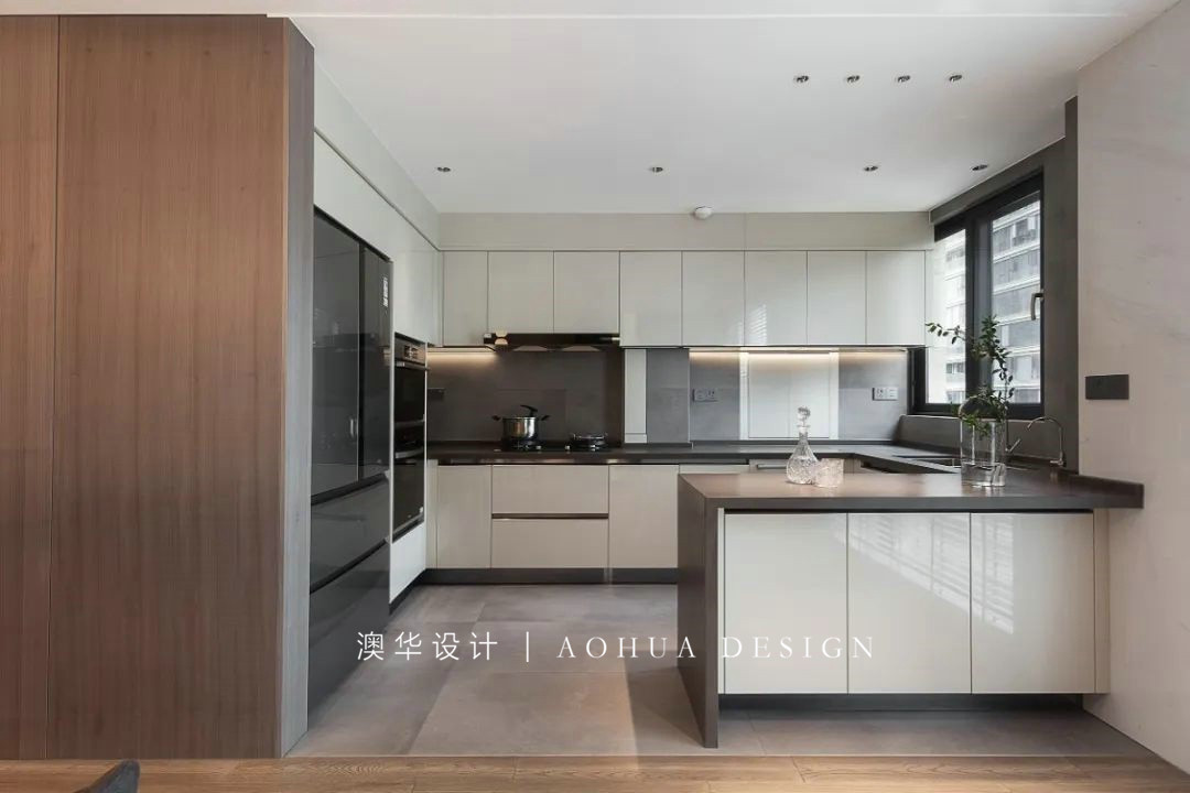 綠地西斯萊公館126㎡現(xiàn)代簡(jiǎn)約